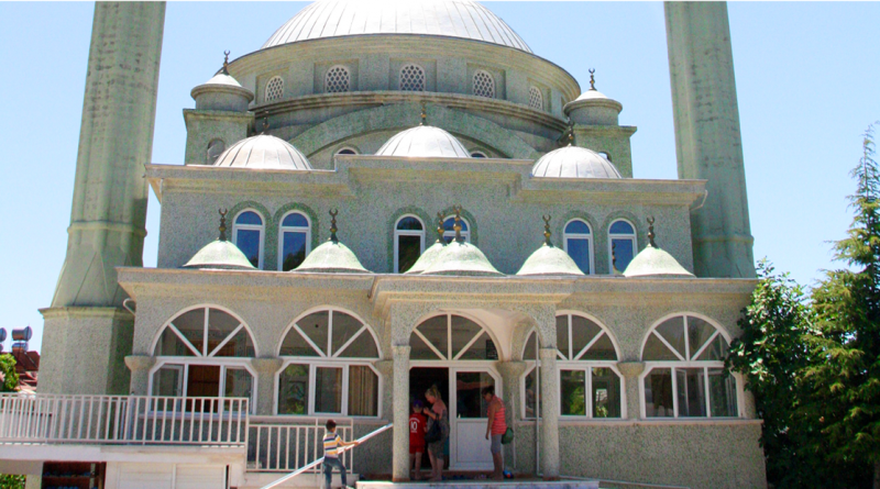 Besøg en moske, hvordan kan man besøge en moske, må man besøge en moske, moske i alanya, moske i Tyrkiet, alanya moske, er det fri adgang i moskeen, hvornår er der muslimsk bøn