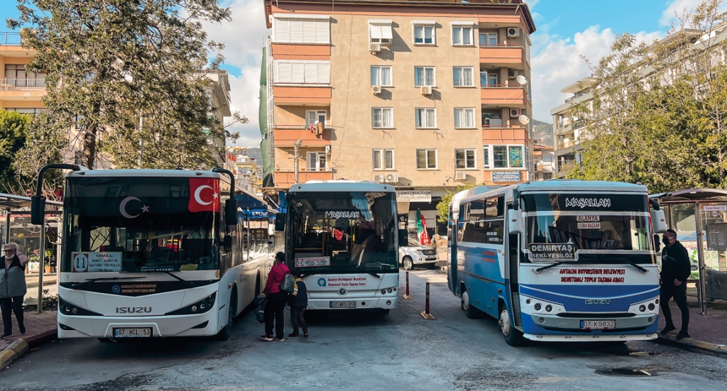 Alanya bybusser, busstation Alanya, Alanya bybus station, rutebiler, bus til Mahmutlar, bus mellem Mahmutlar og Alanya, Alanya Dolmus bus, Busserne i Alanya