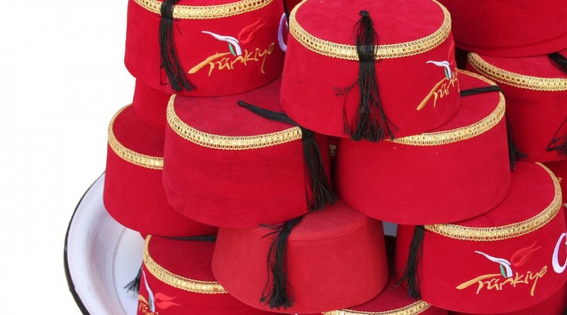 Fez hat, Tyrkiske love, runde hatte fra Tyrkiet, Rød hat fra Tyrkiet, Atatürk, tyrkisk kultur historie,