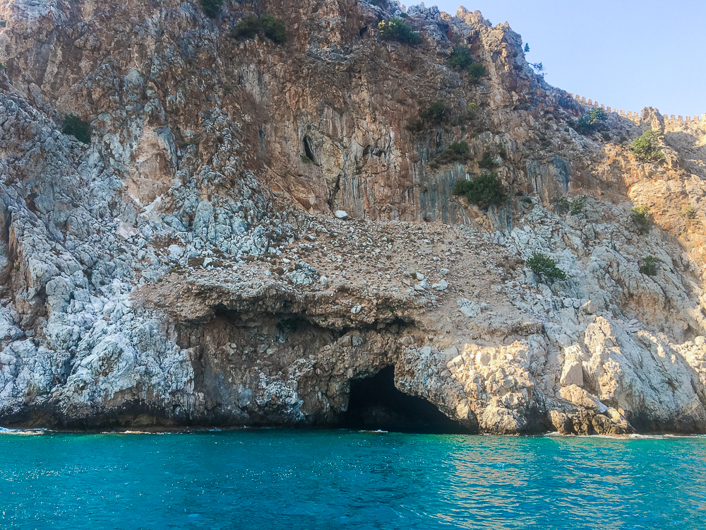 pirat grotten Alanya, Alanya pirat grotten, sø grotter i Alanya, Alanya søgrotter, alanya pirater, Alanya historie