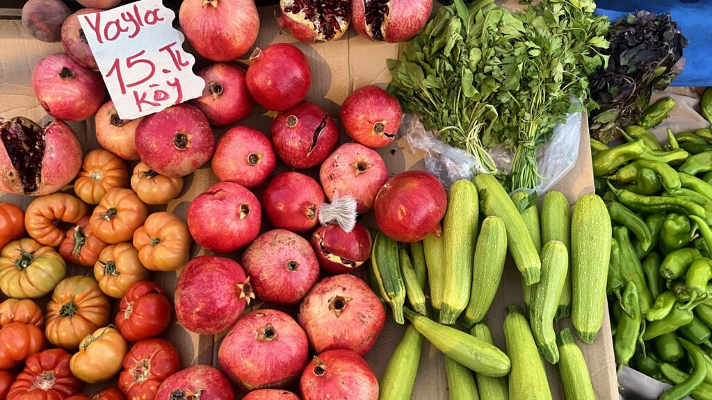 Alanya november marked, eksotiske frugter fra Alanya, markeder i alanya, alanya markeder, bazar i alanya, alanya bazar, sæsonens frugt og grønt i Tyrkiet, sæsonens frugt og grønt i Alanya, frugt og grønt fra alanya, shopping i Alanya, alanya shopping,