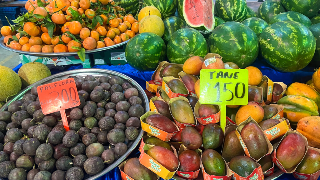passionfrugter, Markeder i Alanya, Bazar i Alanya, maj måned i Alanya, frugt og grøntsager i Tyrkiet, Kiwi, Jordbær, granatæbler, tyrkiske jordbær, tyrkiske blåbær, tyrkiske kiwi, tyrkisk granatæbler, fakta om Alanya, Fakta om Tyrkiet, tyrkiske frugter