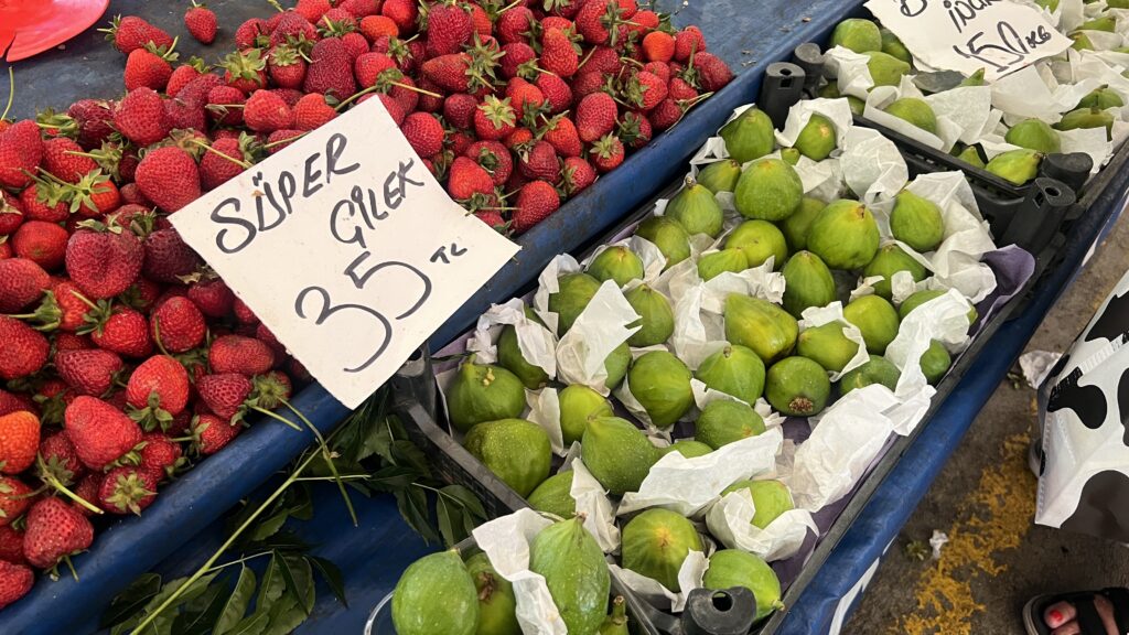 Juli måned bazar, marked i Alanya juli, hvad kan man købe på Alanya bazar, hvor finder man Alanyas frugt marked, frugt i Alanya, Juli i Alanya, hvad er på sæson i juli, frugt og grønt bazar i Alanya