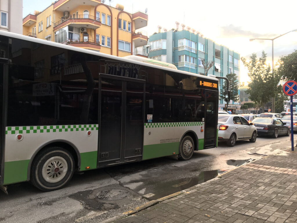Alanya rutebiler, bus til Mahmutlar, bus mellem Mahmutlar og Alanya, Alanya Dolmus bus, Busserne i Alanya