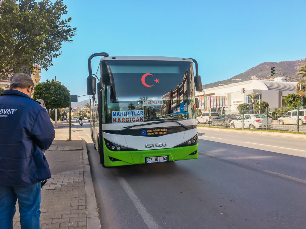 Alanya rutebiler, bus til Mahmutlar, bus mellem Mahmutlar og Alanya, Alanya Dolmus bus, Busserne i Alanya