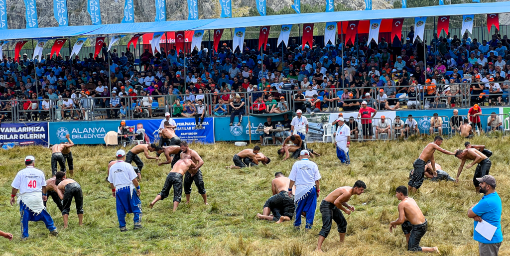 Tyrkisk brydning, sports i Tyrkiet, oliebrydning Alanya, Gökbel festival, oliefightning, festival alanya, alanya oliebrydning, Alanya festivaler, sportsbegivenheder i Tyrkiet, historiske sportsgrene, unikke sportsgrene