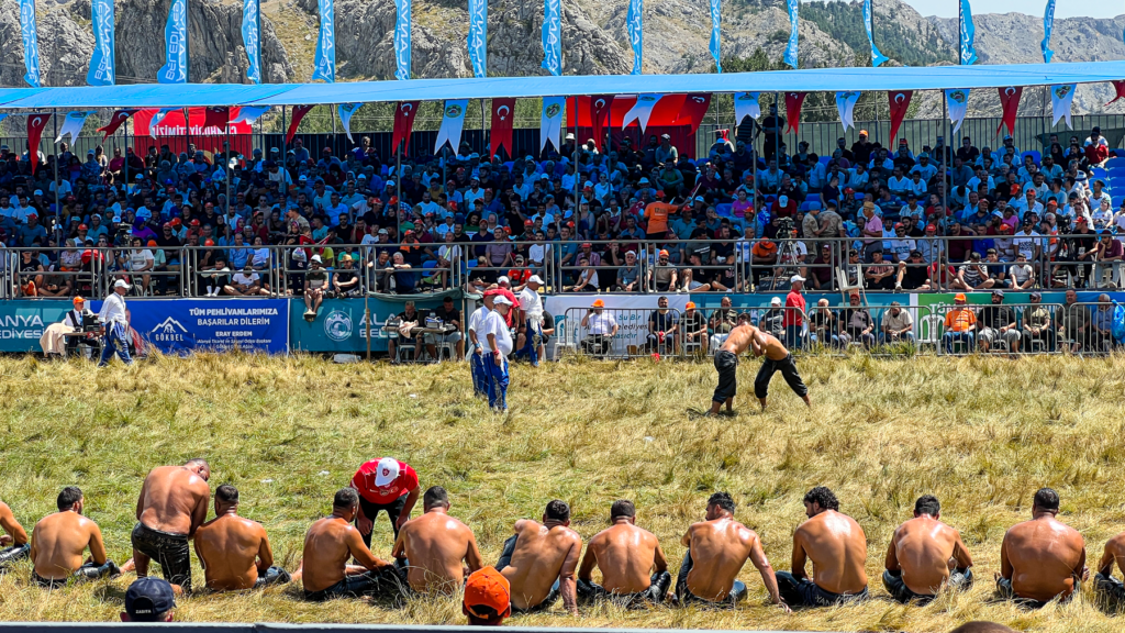 Tyrkisk brydning, sports i Tyrkiet, oliebrydning Alanya, Gökbel festival, oliefightning, festival alanya, alanya oliebrydning, Alanya festivaler, sportsbegivenheder i Tyrkiet, historiske sportsgrene, unikke sportsgrene