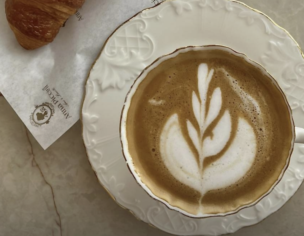 anna piccini, over for museet, alanya museum, damlatas, gode kaffebarer alanya, cappuchino, latte, lemonade, crossianter