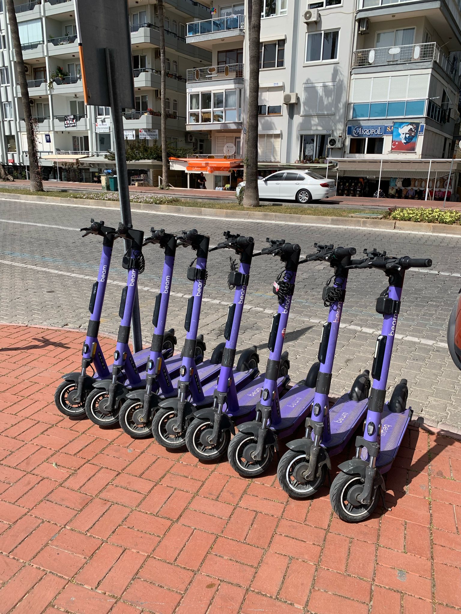 Beam løbehjul i alanya, beam løbehjul, transport, lilla beam, elektrisk løbehjul, grønt alternativ, bæredygtig løbehjul, Beam elektriske løbehjul i Alanya, el-løbehjul til leje i Alanya, grøn transport i Tyrkiet, elektriske scootere i Alanya, bæredygtig bytransport, oplevelser i Alanya, moderne mobilitet i Tyrkiet, nem transport for turister, app-baseret løbehjulsudlejning, miljøvenlig sightseeing i Alanya, smart transportløsning i ferieby, Beam Mobility Tyrkiet, elektriske løbehjul langs kysten, hurtig og fleksibel transport i Alanya, transporttips til Alanya.