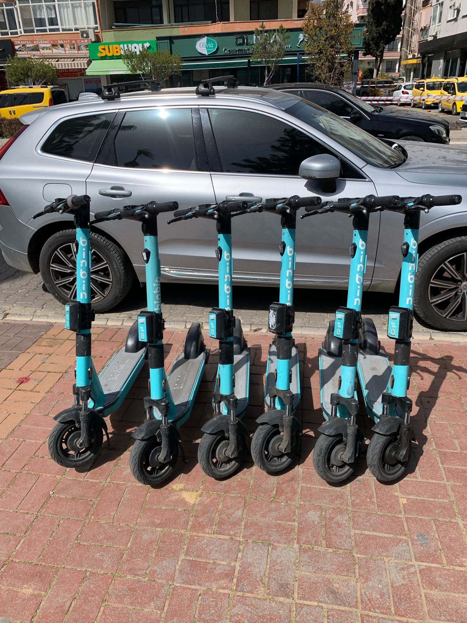 BinBin løbehjul i alanya, binbin løbehjul, transport, blå binbin elektrisk løbehjul, grønt alternativ, bæredygtig løbehjul, BinBin elektriske løbehjul i Alanya, el-løbehjul til leje i Alanya, grøn transport i Tyrkiet, elektriske scootere i Alanya, bæredygtig bytransport, oplevelser i Alanya, moderne mobilitet i Tyrkiet, nem transport for turister, app-baseret løbehjulsudlejning, miljøvenlig sightseeing i Alanya, smart transportløsning i ferieby, BinBin Mobility Tyrkiet, elektriske løbehjul langs kysten, hurtig og fleksibel transport i Alanya, transporttips til Alanya.
