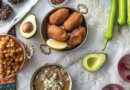Hvordan man laver en iftar, iftar forberedelse, ramadanmåltid, traditionelle retter til iftar, tips til iftar planlægning, mad og drikke til iftar, hvad man spiser til iftar, sunde iftar retter, iftar borddækning, gæstfrihed under ramadanen, kulturelle iftar traditioner, oplevelser med iftar, forretter og hovedretter til iftar, desserter til iftar, drikkevarer til iftar, hvordan man bryder fasten, dadler og vand til iftar, planlægning af ramadanmåltider, hyggelig iftar med familie og venner.