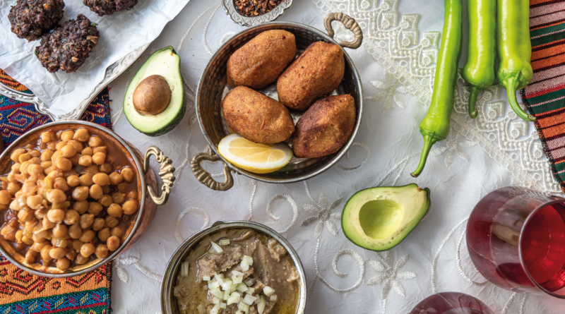 Hvordan man laver en iftar, iftar forberedelse, ramadanmåltid, traditionelle retter til iftar, tips til iftar planlægning, mad og drikke til iftar, hvad man spiser til iftar, sunde iftar retter, iftar borddækning, gæstfrihed under ramadanen, kulturelle iftar traditioner, oplevelser med iftar, forretter og hovedretter til iftar, desserter til iftar, drikkevarer til iftar, hvordan man bryder fasten, dadler og vand til iftar, planlægning af ramadanmåltider, hyggelig iftar med familie og venner.