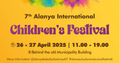 Børnenes Festival i Alanya 2025, international børnefestival i Tyrkiet, aktiviteter for børn i Alanya, festival ved det gamle rådhus i Alanya, forårsfestival i Alanya centrum, begivenheder i Alanya april 2025, Alanya festivaler