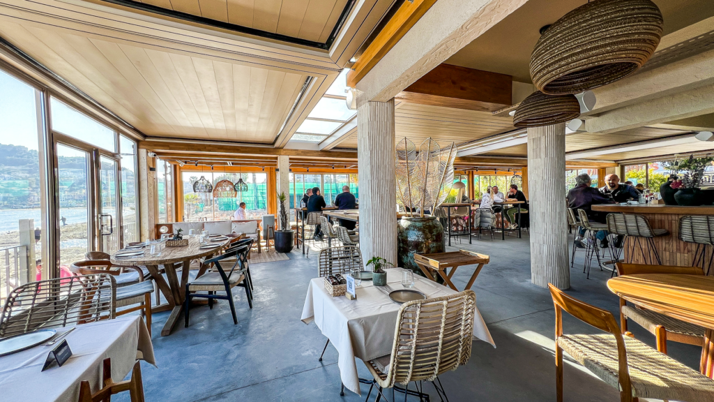 romantisk middag i Alanya, En Vie Beach restaurant i Alanya, must-visit restaurant ved Kleopatra-stranden, Retter på En Vie Beach, Bedste restauranter i Alanya, En Vie Beach Alanya smagsoplevelser, En Vie Beach restaurant, Bedste restauranter i Alanya, bedste spisesteder i Alanya, Alanya strand restauranter, oplevelser i Alanya, En Vie beach menu