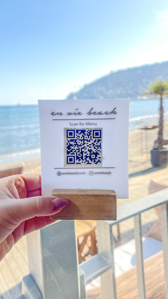romantisk middag i Alanya, En Vie Beach restaurant i Alanya, must-visit restaurant ved Kleopatra-stranden, Retter på En Vie Beach, Bedste restauranter i Alanya, En Vie Beach Alanya smagsoplevelser, En Vie Beach restaurant, Bedste restauranter i Alanya, bedste spisesteder i Alanya, Alanya strand restauranter, oplevelser i Alanya, En Vie beach menu
