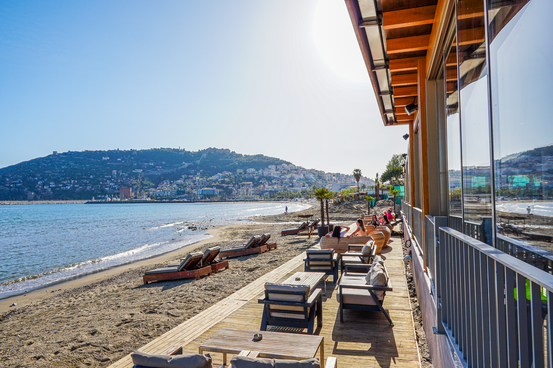 romantisk middag i Alanya, En Vie Beach restaurant i Alanya, must-visit restaurant ved Kleopatra-stranden, Retter på En Vie Beach, Bedste restauranter i Alanya, En Vie Beach Alanya smagsoplevelser, En Vie Beach restaurant, Bedste restauranter i Alanya, bedste spisesteder i Alanya, Alanya strand restauranter, oplevelser i Alanya, En Vie beach menu