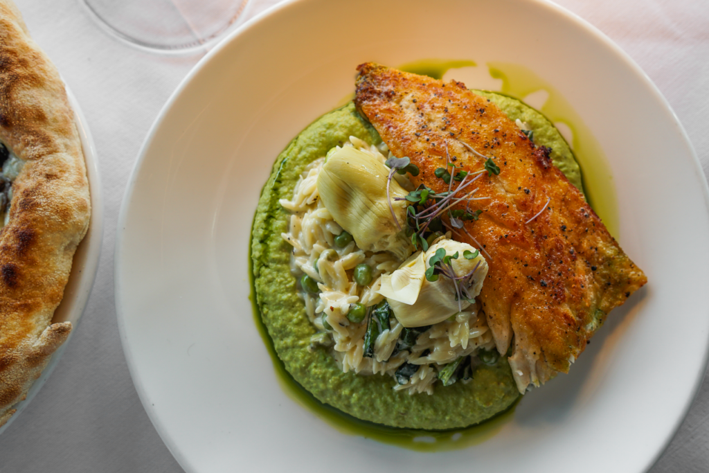 Italienske fiskeretter med havbras på Nabucco, italiensk mad i Alanya, havbras med orzo hovedret, Nabucco italiensk restaurant i Alanya, autentisk italiensk autentisk italiensk køkken midt i Alanya, Nabuccos menukort, Nabucco italiensk restaurant i Alanya, Alanyas bedste spisesteder, autentisk italiensk køkken i Alanya, rooftop-restaurant i Alanya, must-visit restaurant i Alanya for elskere af italiensk mad, Alanya restaurant anmeldelse,