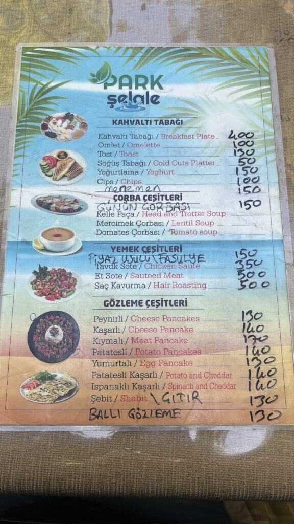 Park Şelale vandfaldet i Alanya, gratis seværdighed i Alanya, naturoplevelse i Alanya, skjult perle i Alanya centrum, oplevelser i Alanya, Alanya vandfald, vandfald i Alanya, seværdigheder i Alanya, Alanya park Selale,