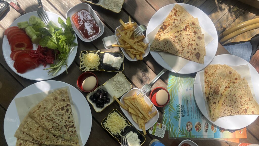 Park Şelale vandfaldet i Alanya, gratis seværdighed i Alanya, naturoplevelse i Alanya, skjult perle i Alanya centrum, oplevelser i Alanya, Alanya vandfald, vandfald i Alanya, seværdigheder i Alanya, Alanya park Selale, tyrkisk morgenmad,