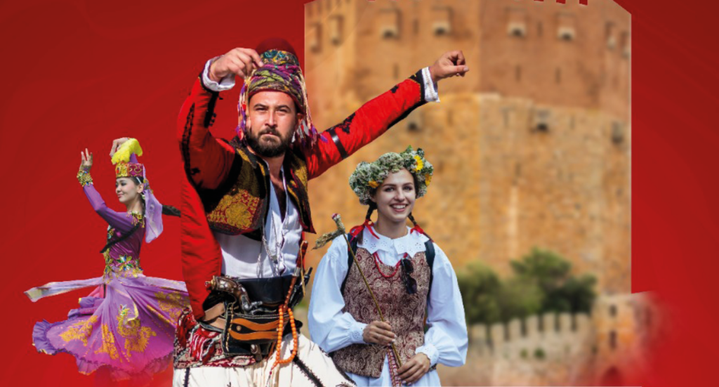 Internationale Folkedans- og Musikfestival i Alanya, Alanya folkedans festival, musikfestival i Alanya, international kulturbegivenhed i Tyrkiet, dans og musik fra hele verden, kulturelle oplevelser i Alanya, traditionel folkedans på scenen, Alanya Open Air Theatre, gratis arrangementer i Alanya, Alanya maj festival, Alanya festivaler,