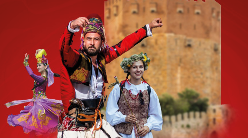 Internationale Folkedans- og Musikfestival i Alanya, Alanya folkedans festival, musikfestival i Alanya, international kulturbegivenhed i Tyrkiet, dans og musik fra hele verden, kulturelle oplevelser i Alanya, traditionel folkedans på scenen, Alanya Open Air Theatre, gratis arrangementer i Alanya, Alanya maj festival, Alanya festivaler,
