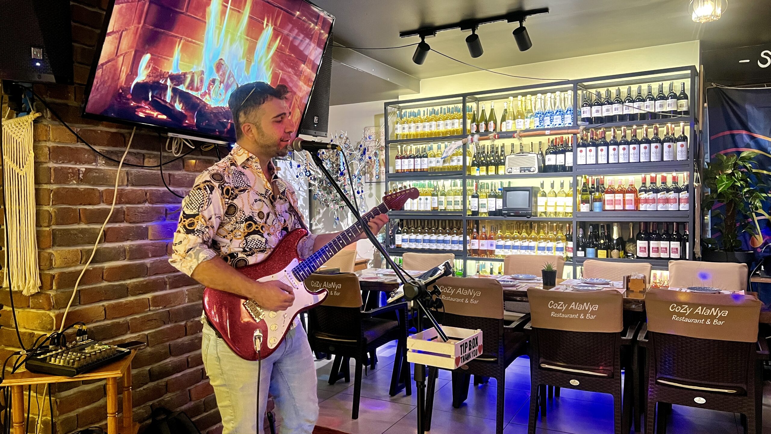Restaurant Cozy Alanya, Cozy Restaurant Alanya, Cozy Damlataş, restaurant i Alanya centrum, tyrkisk restaurant Alanya, norsk-talende restaurant Alanya, live musik restaurant Alanya, smørrebrød Alanya, vegetar restaurant Alanya, vegansk mad Alanya, glutenfri mad Alanya, hyggelig restaurant Alanya, tyrkisk mad med skandinavisk twist, Cozy Alanya anmeldelse, anbefalet restaurant i Alanya, spisested nær Damlataş, skandinavervenlig restaurant Alanya.